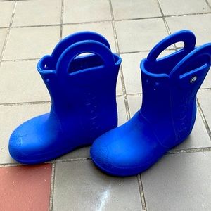 Crocs rain boots size 13 kids.